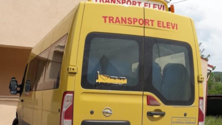 Dolj | Impact între un microbuz școlar și o mașină. O persoană a ajuns la  spital - REPORTER24