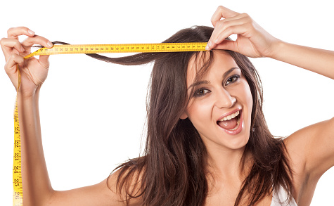 A person measuring her hair

Description automatically generated